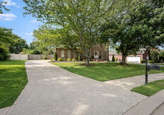 Photo 3 of Single family home for sale at 212 Comer Cir, Murfreesboro, TN 37128 | MLS# 3335983 | Listing updated on 2026-09-02