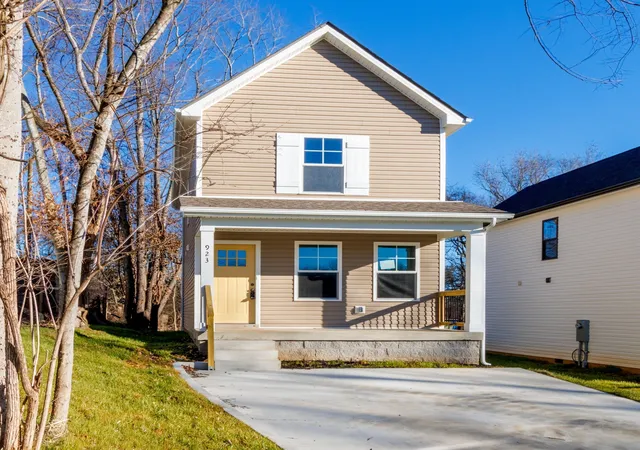 1st image of 923 Oak Ln, Clarksville, TN 37040 | MLS# 3335977