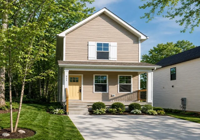 Photo 1 of Single family home for sale at 923 Oak Ln, Clarksville, TN 37040 | MLS# 3335977 | Listing updated on 2026-08-28