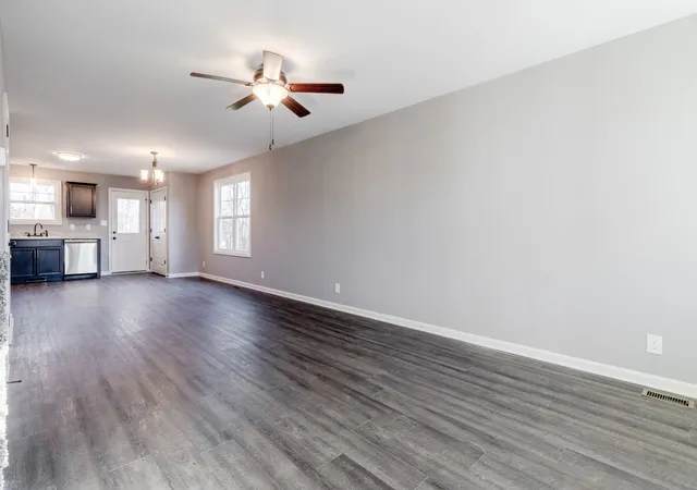 3rd image of 923 Oak Ln, Clarksville, TN 37040 | MLS# 3335977