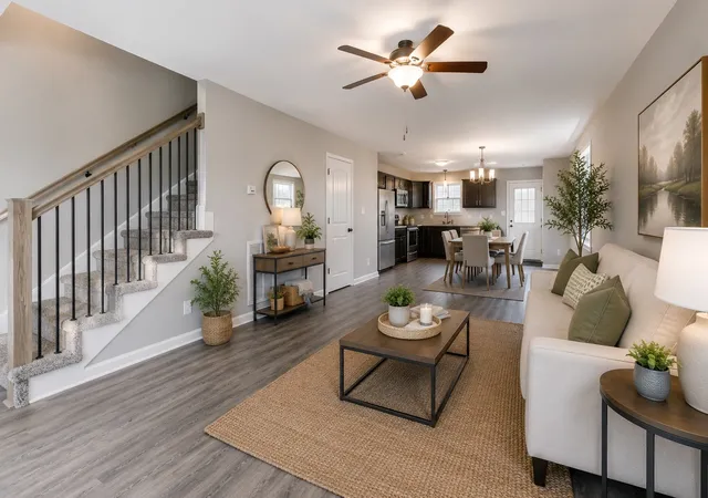 Photo 3 of Single family home for sale at 923 Oak Ln, Clarksville, TN 37040 | MLS# 3335977 | Listing updated on 2026-08-28