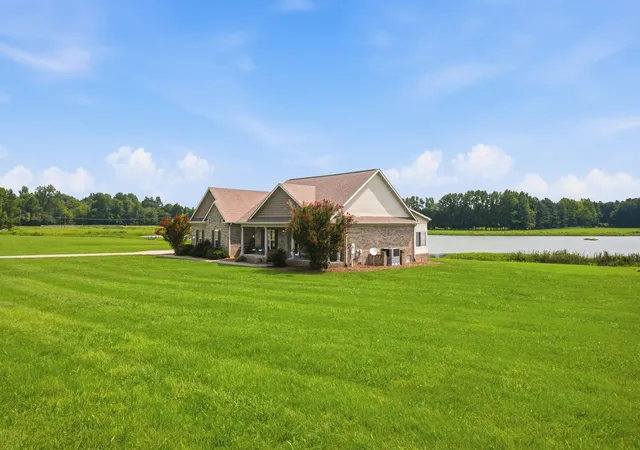 Photo 3 of Single family home for sale at 20 Rebecca W Rd, Fayetteville, TN 37334 | MLS# 3335999 | Listing updated on 2026-08-07
