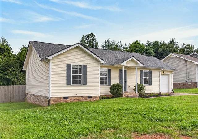 Photo 2 of Single family home for sale at 204 Ruf Dr, Oak Grove, KY 42262 | MLS# 3336018 | Listing updated on 2026-08-31