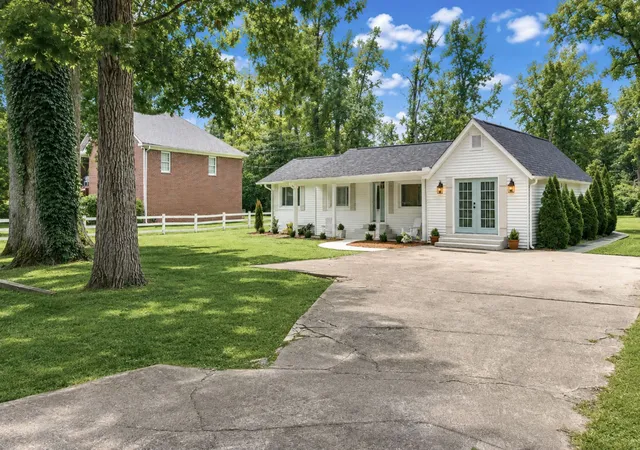 2nd image of 5919 Old Harding Pike, Nashville, TN 37205 | MLS# 3393846