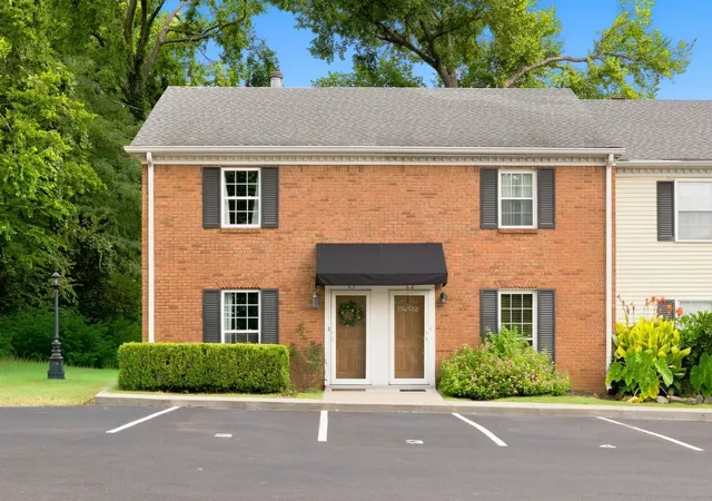 2nd image of 200 N Royal Oaks Blvd #C1, Franklin, TN 37067 | MLS# 3499586