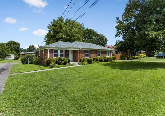 2nd image of 910 W Clark Blvd, Murfreesboro, TN 37129 | MLS# 3502130