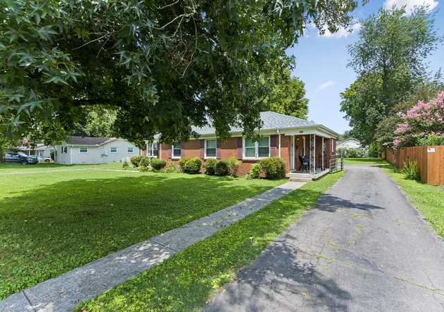 3rd image of 910 W Clark Blvd, Murfreesboro, TN 37129 | MLS# 3502130