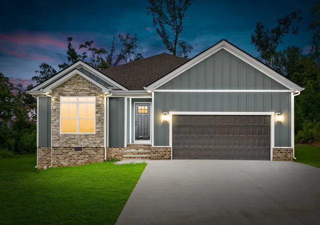 Photo 2 of Single family home for sale at 979 Bankside Dr, Clarksville, TN 37043 | MLS# 3459518 | Listing updated on 2026-10-06