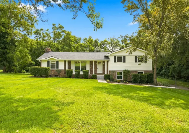 1st image of 215 Tyne Bay Dr, Hendersonville, TN 37075 | MLS# 3501230
