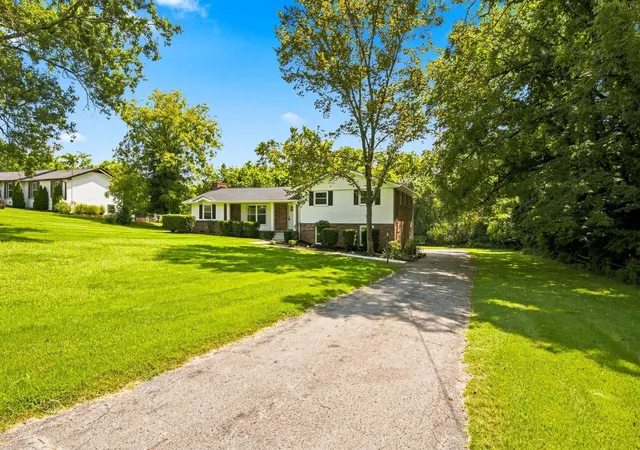 2nd image of 215 Tyne Bay Dr, Hendersonville, TN 37075 | MLS# 3501230
