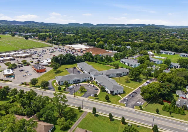 2nd image of 613 Hillsboro Rd, Franklin, TN 37064