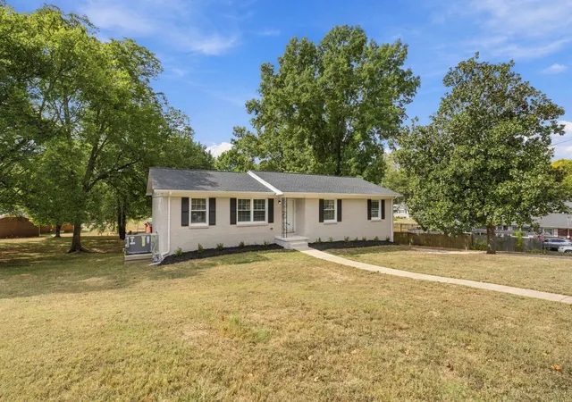 Photo 1 of Single family home for sale at 1308 Bagley Dr, Fayetteville, TN 37334 | MLS# 3512454 | Listing updated on 2026-10-09