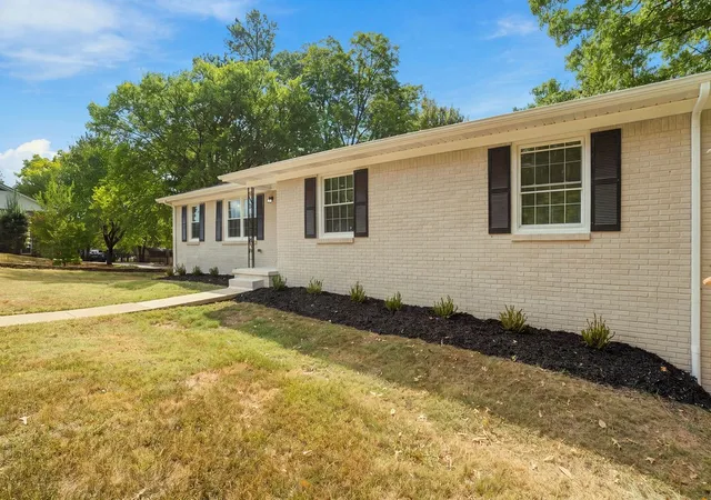 Photo 2 of Single family home for sale at 1308 Bagley Dr, Fayetteville, TN 37334 | MLS# 3512454 | Listing updated on 2026-10-09