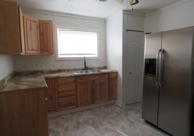 Photo 3 of Single family home for sale at 14 Oak St, Sparta, TN 38583 | MLS# 3336153 | Listing updated on 2026-08-31