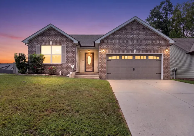 Photo 1 of Single family home for sale at 846 Shelton Cir, Clarksville, TN 37042 | MLS# 3523701 | Listing updated on 2026-10-26