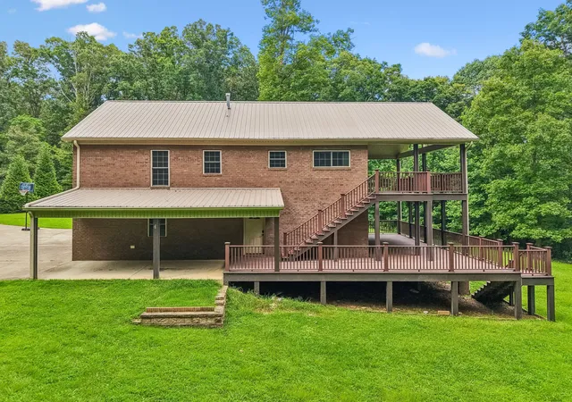 Single family home for sale at 627 Oak Shadow Dr, New Johnsonville, TN 37134 | MLS# 3336179