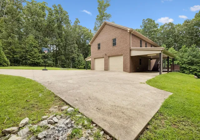 Photo 2 of Single family home for sale at 627 Oak Shadow Dr, New Johnsonville, TN 37134 | MLS# 3336179 | Listing updated on 2026-09-07
