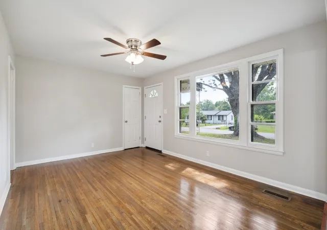 3rd image of 30 Dalewood Dr, Clarksville, TN 37042 | MLS# 3336129