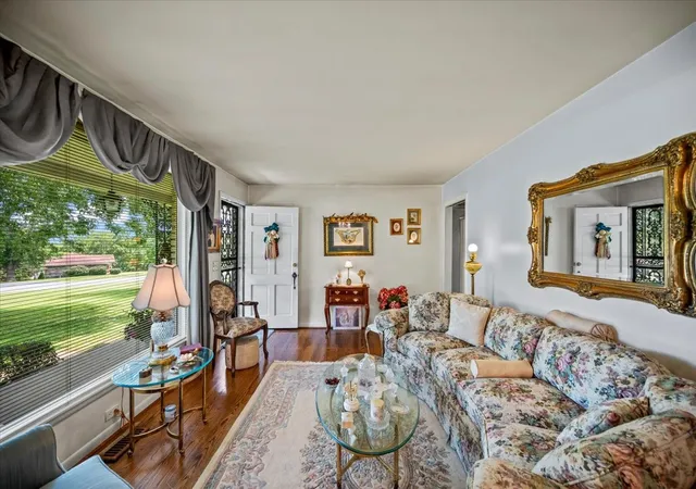 Photo 4 of Single family home for sale at 302 Utley Dr, Goodlettsville, TN 37072 | MLS# 3510463 | Listing updated on 2026-08-20