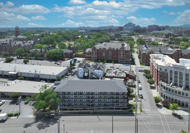 Listing Photo 5 - Condo for sale in building located at 2325 Elliston Pl, Nashville, TN 37203 - Unit #202