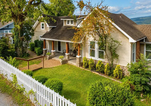 2nd image of 549 S Crest Road, Chattanooga, TN 37404 | MLS# 3336372