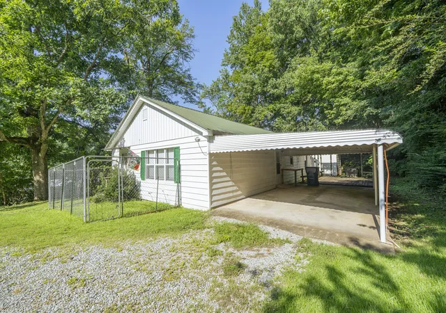 Photo 2 of Single family home for sale at 412 Walker St, Waynesboro, TN 38485 | MLS# 3500979 | Listing updated on 2026-09-02