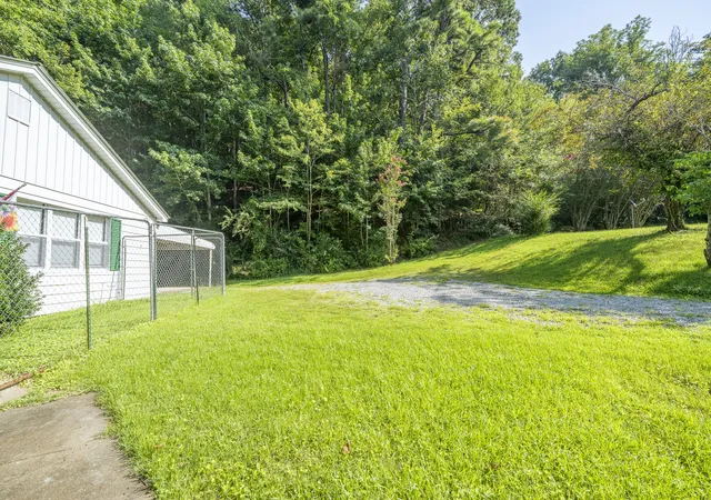 Photo 3 of Single family home for sale at 412 Walker St, Waynesboro, TN 38485 | MLS# 3500979 | Listing updated on 2026-09-02