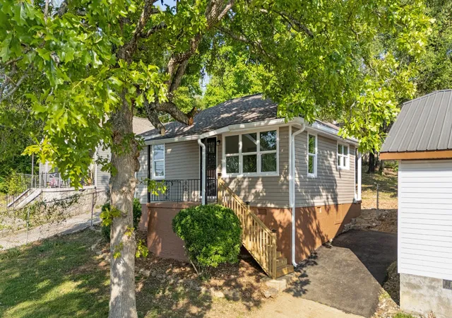 Photo 1 of Single family home for sale at 1130 N Chamberlain Ave, Chattanooga, TN 37406 | MLS# 3336379 | Listing updated on 2026-09-13