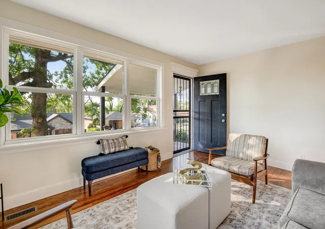 Photo 3 of Single family home for sale at 1130 N Chamberlain Ave, Chattanooga, TN 37406 | MLS# 3336379 | Listing updated on 2026-10-05