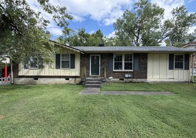 1st image of 124 Laurel Ln, Hendersonville, TN 37075 | MLS# 3502111