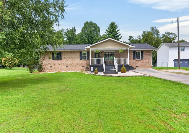 Photo 2 of Single family home for sale at 183 Justice St, Crossville, TN 38555 | MLS# 3499542 | Listing updated on 2026-08-10