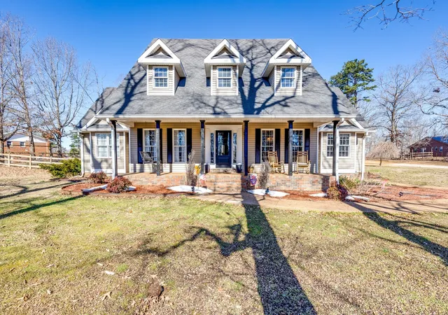Photo 3 of Single family home for sale at 831 Columbia Hwy, Hohenwald, TN 38462 | MLS# 3418441 | Listing updated on 2026-10-07