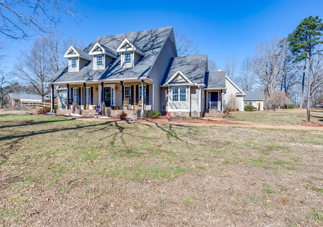 2nd image of 831 Columbia Hwy, Hohenwald, TN 38462 | MLS# 3418441