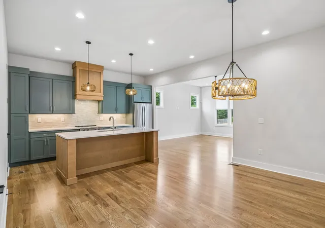 Photo 4 of Single family home for sale at 1726 Knowles St, Nashville, TN 37208 | MLS# 3412943 | Listing updated on 2026-09-19