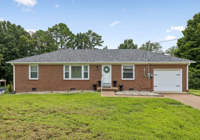 1st image of 103 Oak Dr, Columbia, TN 38401 | MLS# 3499522