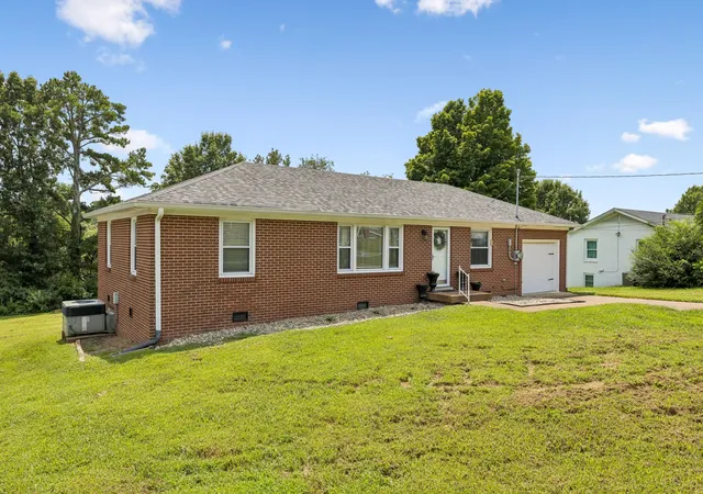 2nd image of 103 Oak Dr, Columbia, TN 38401 | MLS# 3499522