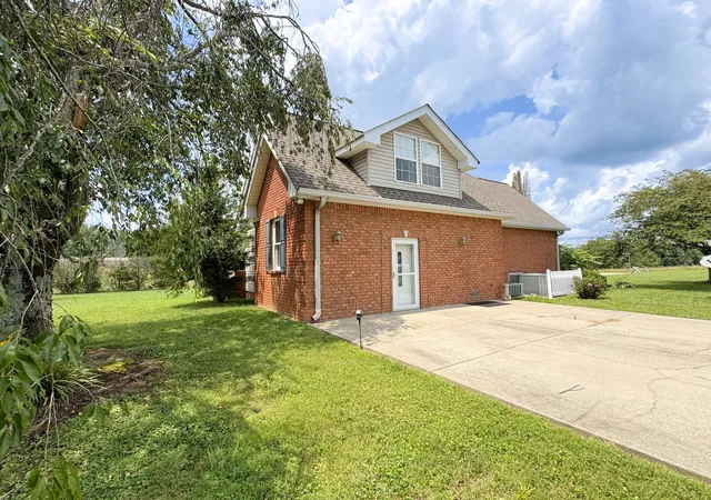 Photo 3 of Single family home for sale at 6606 Highway 52 W, Lafayette, TN 37083 | MLS# 3499627 | Listing updated on 2026-10-01