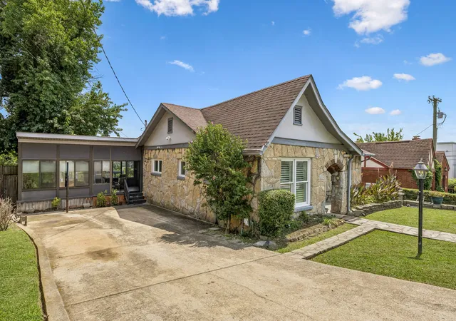 Photo 3 of Sale Pending at 2112 Eastwood Ave, Nashville, TN 37212 | MLS# 3499577 | Listing updated on 2026-09-21