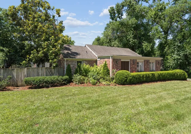 2nd image of 105 Brookfield Ave, Nashville, TN 37205 | MLS# 3500947