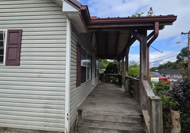 Photo 2 of Single family home for sale at 515 E Race St, Kingston, TN 37763 | MLS# 3499689 | Listing updated on 2026-08-07