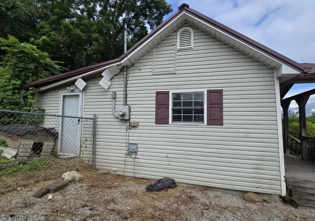 Photo 3 of Single family home for sale at 515 E Race St, Kingston, TN 37763 | MLS# 3499689 | Listing updated on 2026-08-07