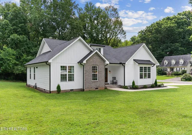 Photo 3 of Single family home for sale at 1840 Timbercrest Dr, Athens, TN 37303 | MLS# 3499617 | Listing updated on 2026-09-26