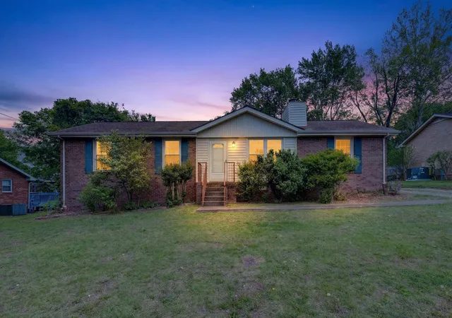 Photo 2 of Single family home for sale at 120 Hillwood Dr, Hendersonville, TN 37075 | MLS# 3501338 | Listing updated on 2026-09-26