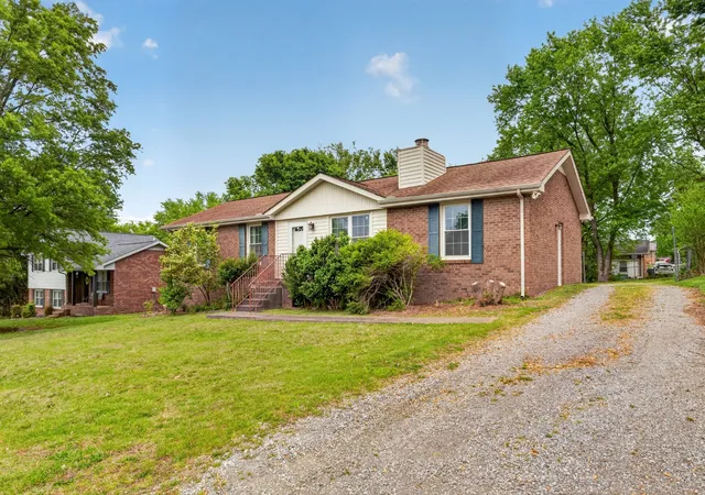 Photo 3 of Single family home for sale at 120 Hillwood Dr, Hendersonville, TN 37075 | MLS# 3501338 | Listing updated on 2026-09-26