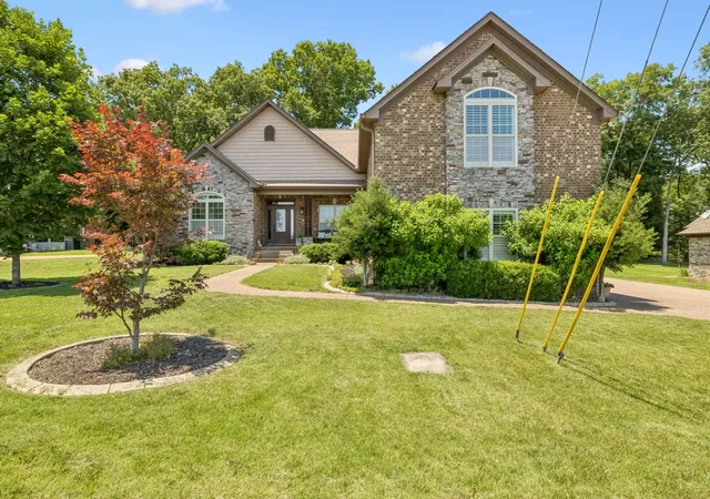 Photo 3 of Single family home for sale at 818 Tall Oak Trl, Mount Juliet, TN 37122 | MLS# 3499783 | Listing updated on 2026-10-01