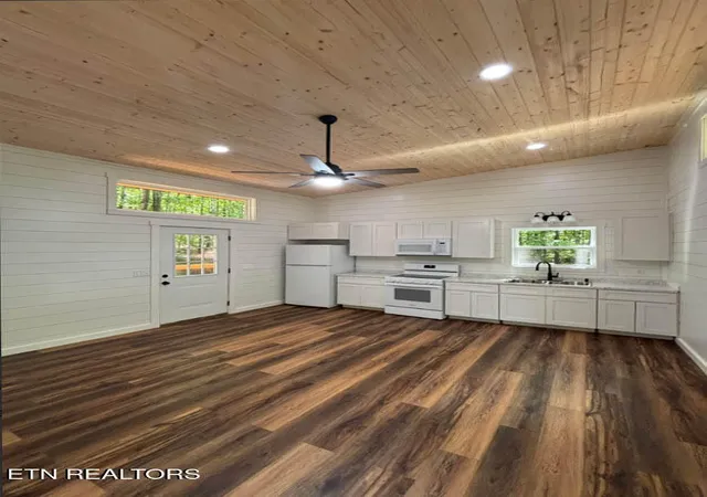 Listing Photo 4 - Condo for sale in building located at 8668 Lakeshore Dr, Rutledge, TN 37861