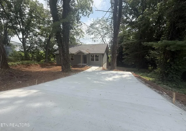 1st image of 119 E Wadsworth Circle, Oak Ridge, TN 37830 | MLS# 3499726