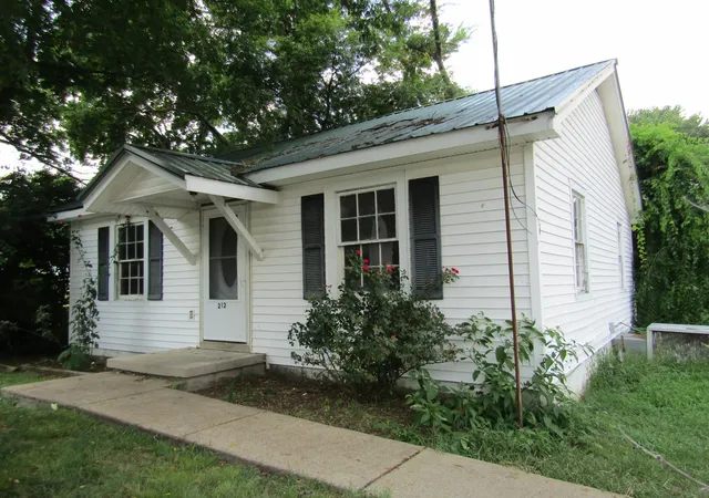 2nd image of 212 Adams St, Lewisburg, TN 37091 | MLS# 3501145
