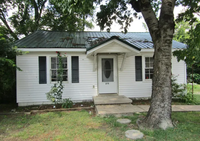 3rd image of 212 Adams St, Lewisburg, TN 37091 | MLS# 3501145