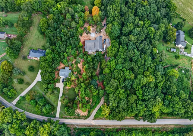 Photo 2 of Single family home for sale at 137 Swift Ln, Cunningham, TN 37052 | MLS# 3501281 | Listing updated on 2026-09-19
